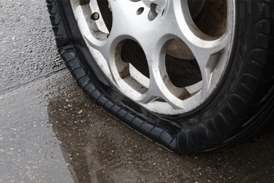 5 razões perigosas para você não dirigir com o pneu careca